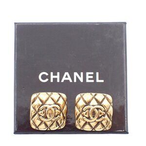 CHANEL Logo Square Matelasse Earrings 25 Clip-On Gold France Vintage 468-082225